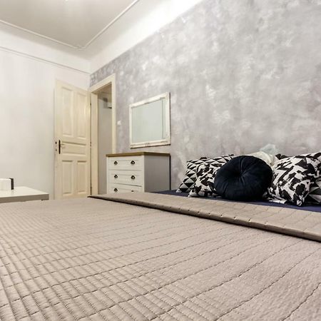 Apartment On Sharanevycha ลวีฟ ภายนอก รูปภาพ