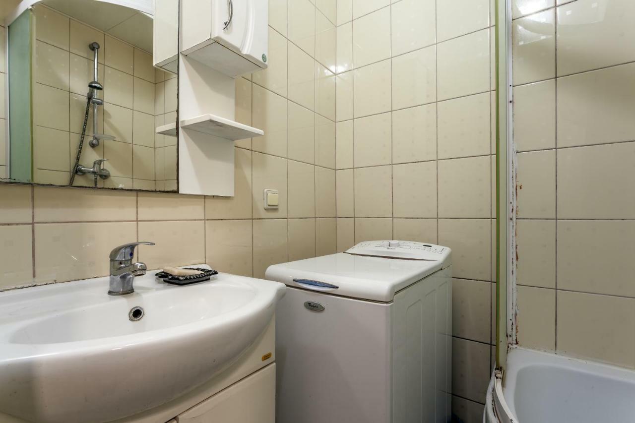 Apartment On Sharanevycha ลวีฟ ภายนอก รูปภาพ