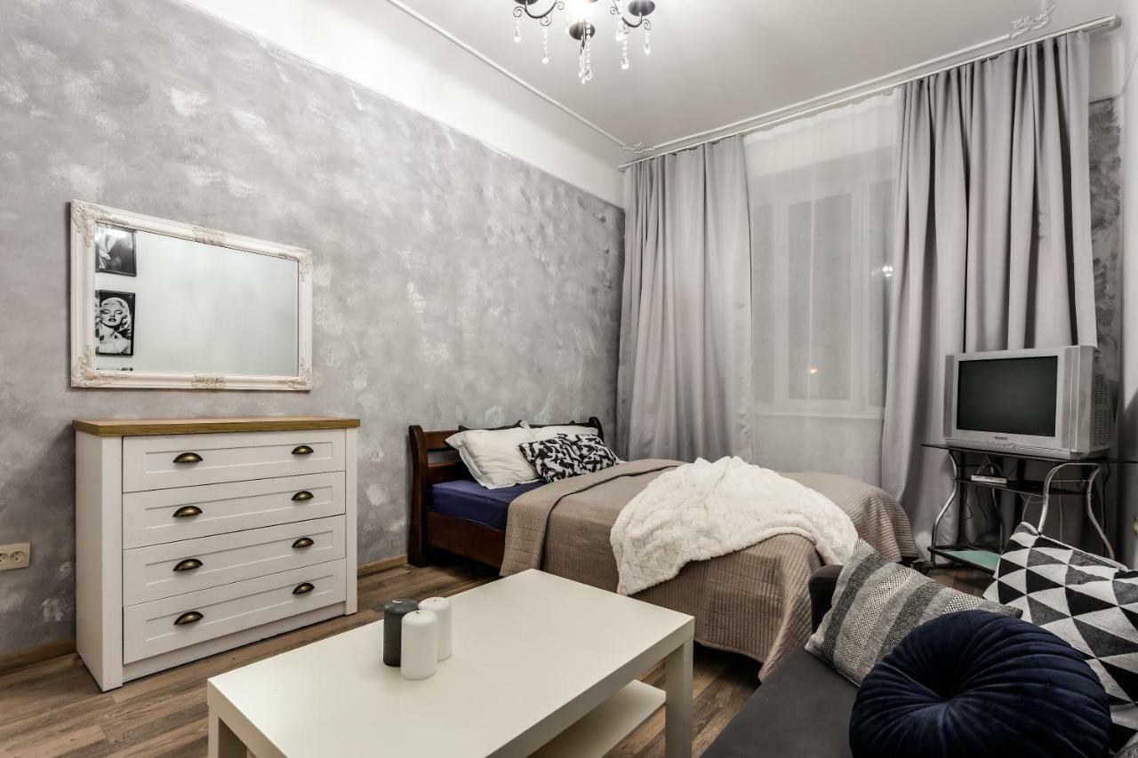 Apartment On Sharanevycha ลวีฟ ภายนอก รูปภาพ