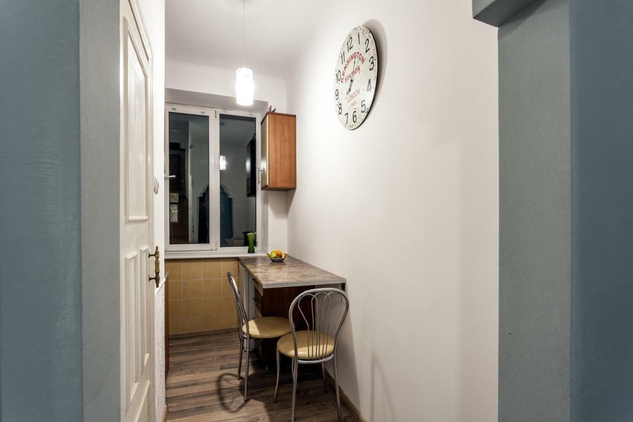 Apartment On Sharanevycha ลวีฟ ภายนอก รูปภาพ