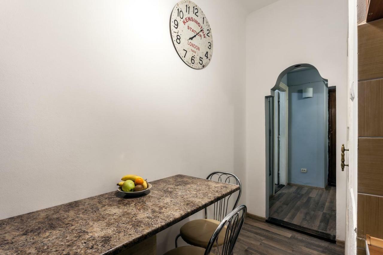 Apartment On Sharanevycha ลวีฟ ภายนอก รูปภาพ